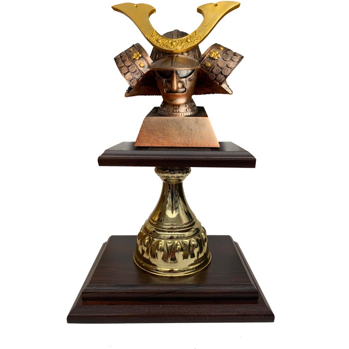 RESIN SCUPLTED SAMURAI FIGURE MOUNTED ON A WOOD VENNER BASE - 12''